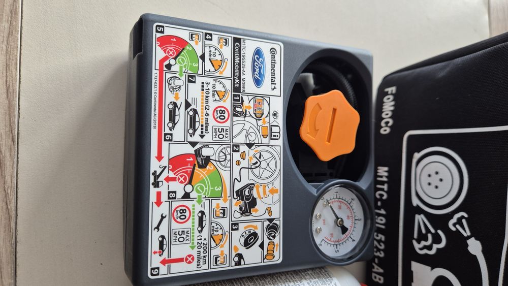 Компресор за гуми Continental Ford комплект с лерило в чанта