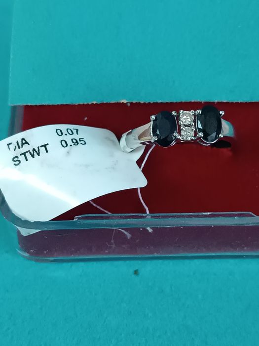 продаю. сапфировве кольца с бриллиантами