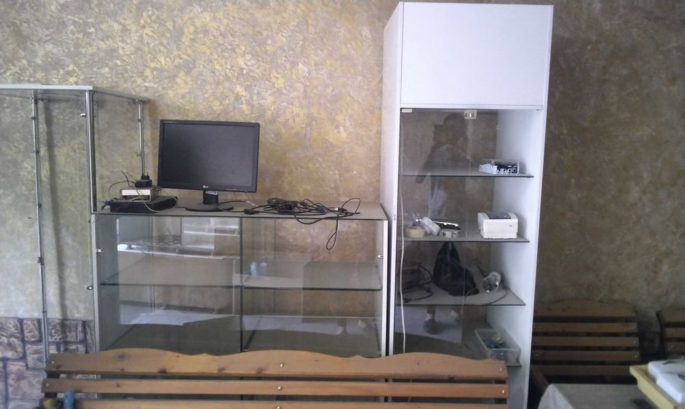 Витрина сотилади бу