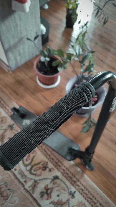 Срочно продам трюковой самокат Limit Lmt21