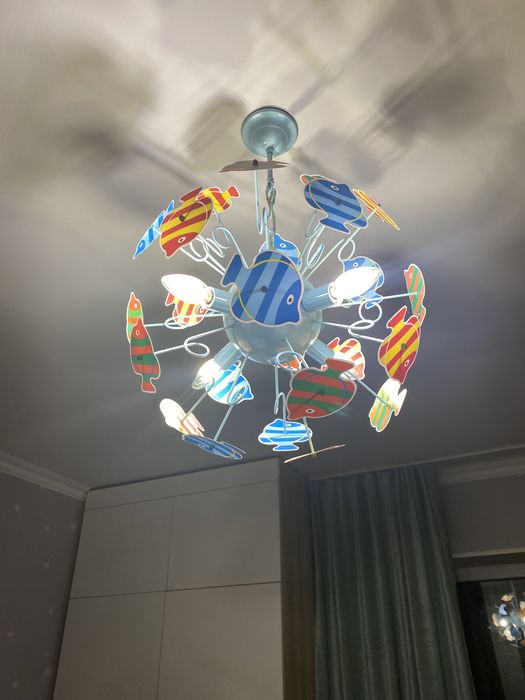 Пррлдаю люстру интерсного дизайна