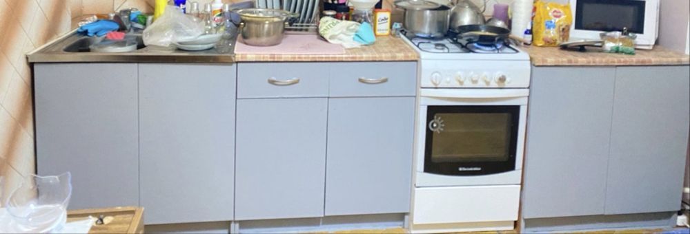 Кухонные шкафы , 3 штуки , 1 для мойки , 2 с полками