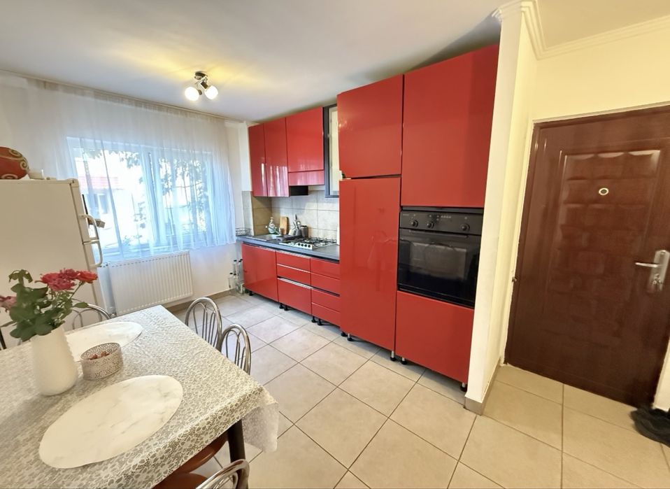Apartament cu doua camere , zona Rogerius