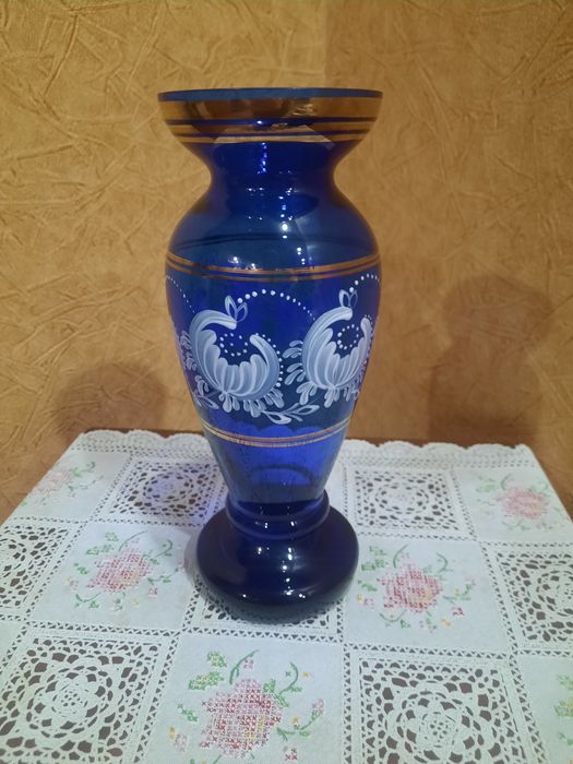 Ваза для цветов, "Богемия" Чехословакия, кобальтовое стекло, ручная ро