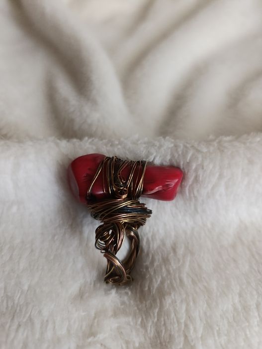 Inel Handmade Wire Wrapped din Coral Roșu Natural și Cupru Anticat