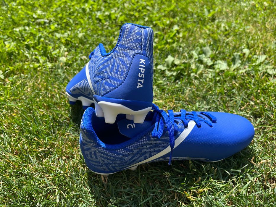 Детски обувки за футбол ( бутонки) Kipsta .Чисто нови ,неизползвани !