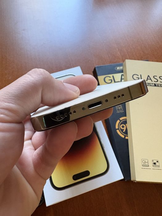 Iphone 14pro gold