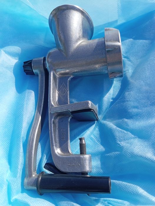 Продам мясорубку советскую-4500