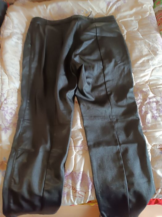 Pantaloni piele ecologică marca HM mărimea 42 ,adică L.