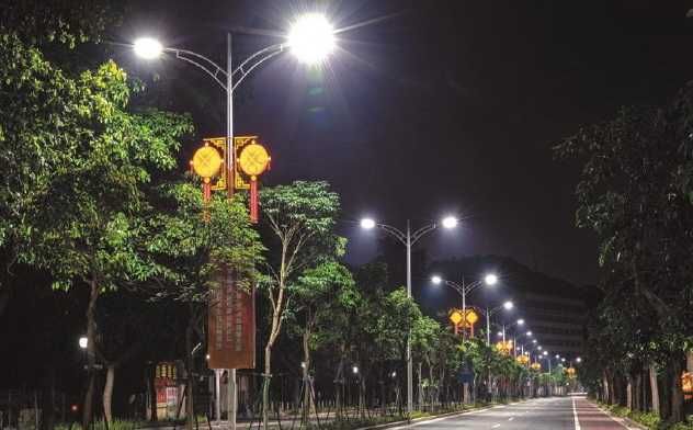 Дорожные уличные опоры, торшеры, столбы, фонари, светильники