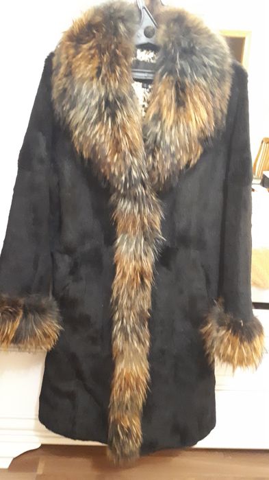 Шуба кроличья  с меха енота
