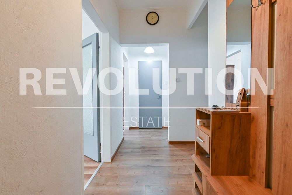 Дава се под наем Тристаен апартамент в София, Люлин 8 - 90 кв.м за 648.21 € - Снимка #8