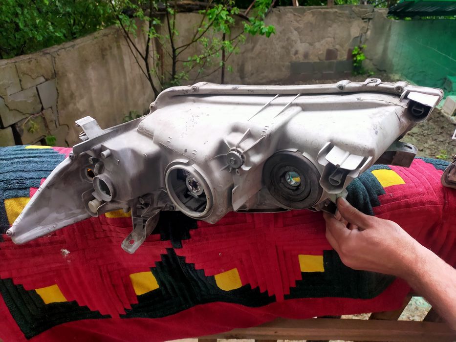 Фары на Toyota Camry 40