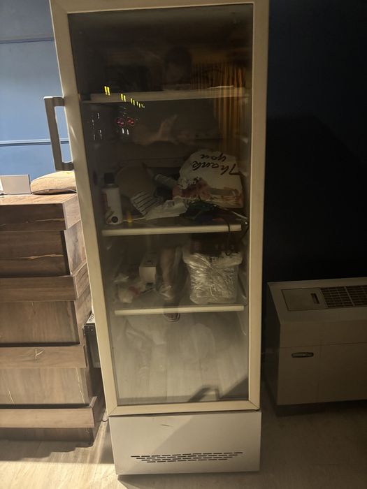 Продам витринный холодильник