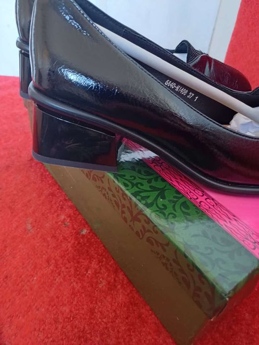 Обувь туфли сатылады