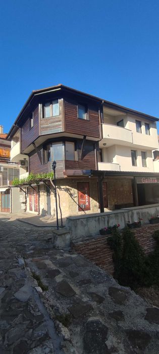 Дава се под наем Тристаен апартамент в Несебър - 90 кв.м за 112.2 € - Снимка #1