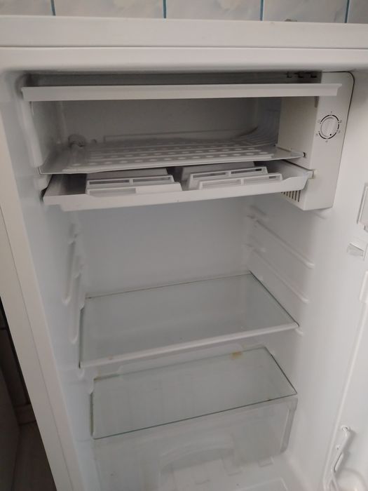 Frigider alb Heinner aproape nou 93l model  HF- 100NHA+