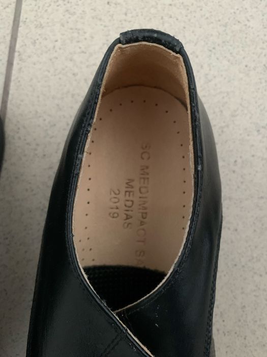 Pantofi din piele noi