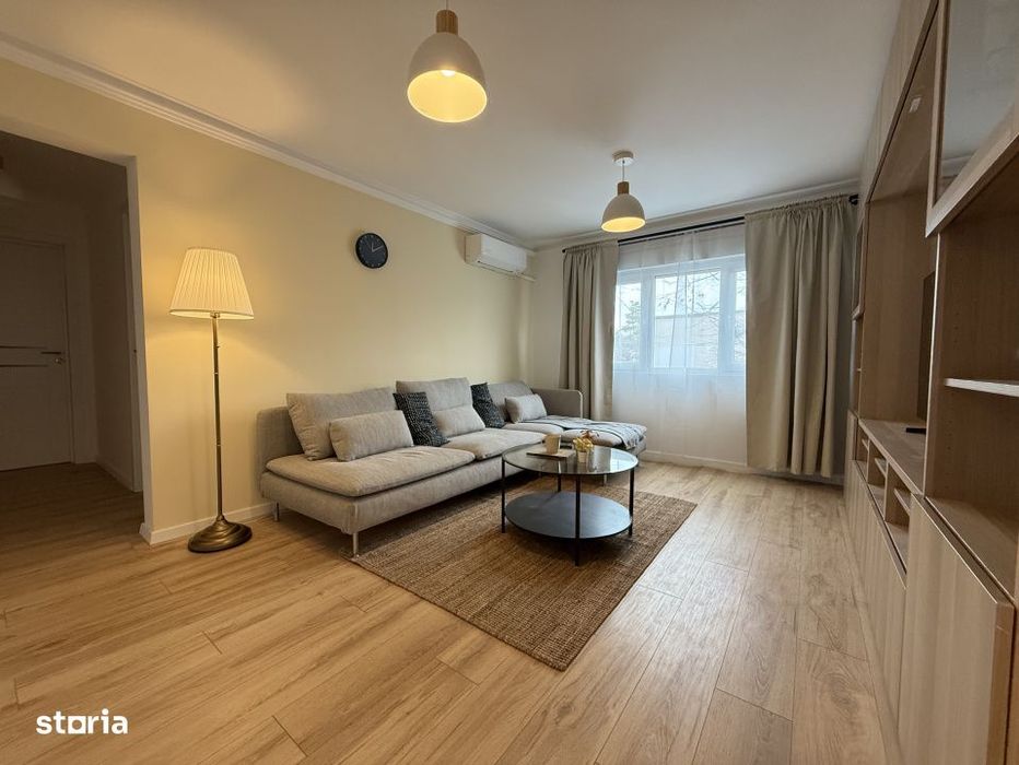 Apartament 4 camere, decomandat, etaj 3 - Zona Cetatii