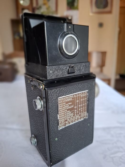 Античен фото апарат ROLLEICORD