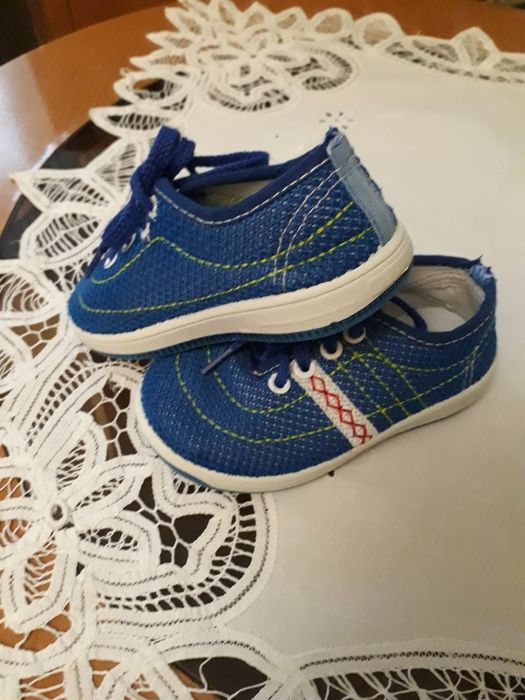Продам детскую обувь.