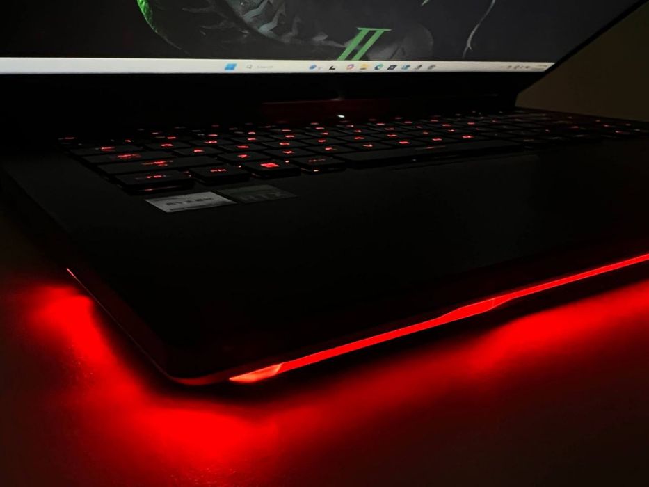 Asus Rog Strix SCAR 15 USA, RTX 3080 Ryzen 9 5900HX, 300 Hz, 15.6 dyum