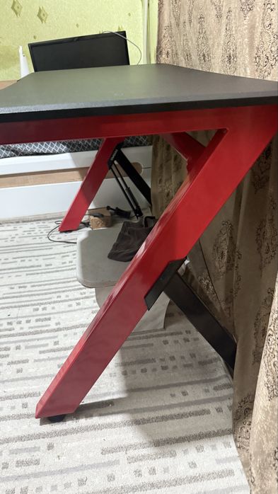 Продам компьютерный стол