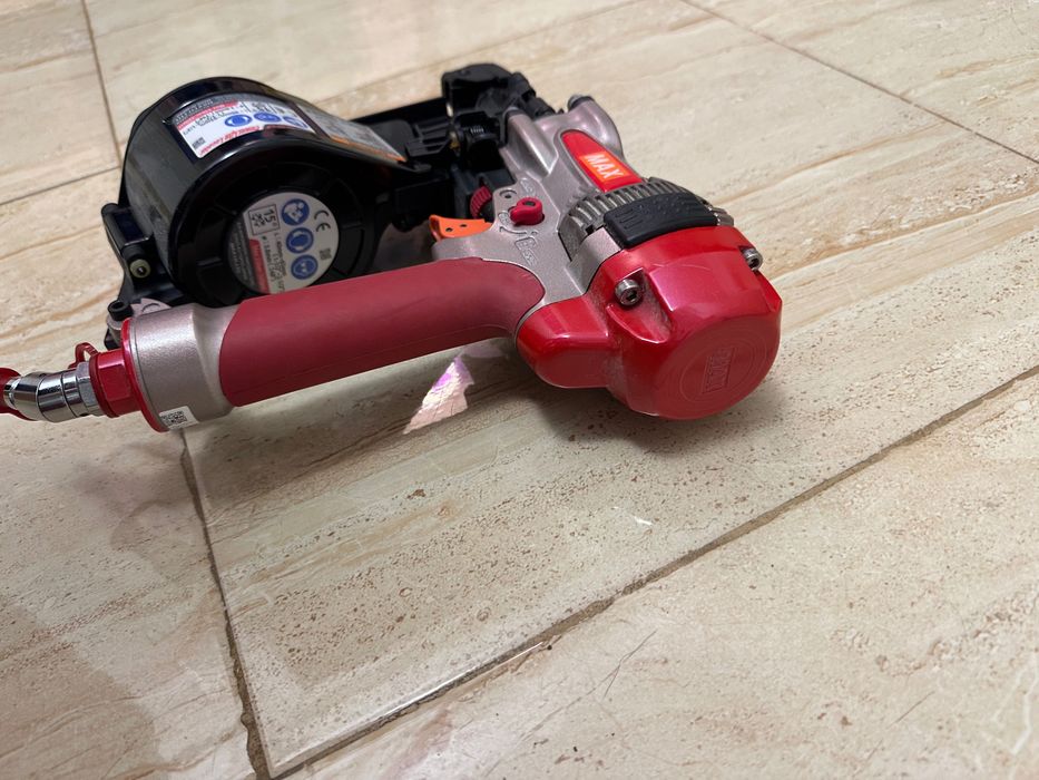 Pistol Pneumatic de Bătut Cuie pentru Conectori Metalici MAX PowerLite HN65J (Înaltă Presiune, 23 Bar)