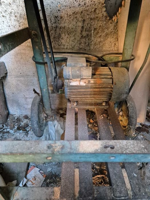 Продавам циркуляр