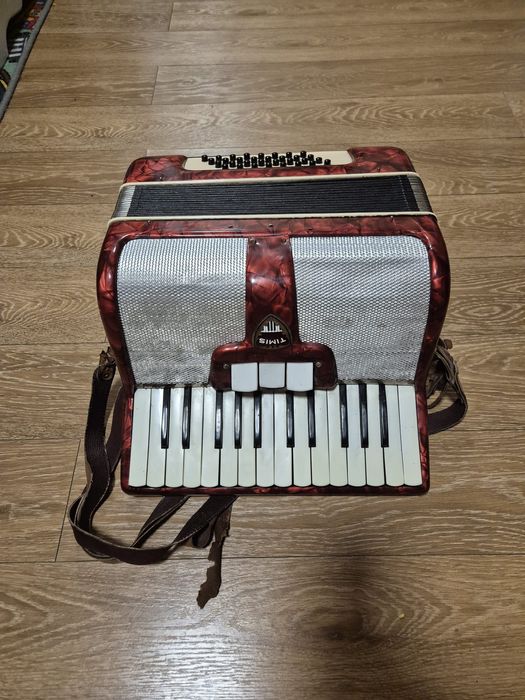 Vând acordeon Timiș românesc pentru copii