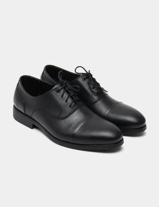 Tufli paryadniy model firmasiga tegishli . Туфли