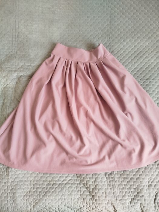 Продам юбку в персиковом цвете