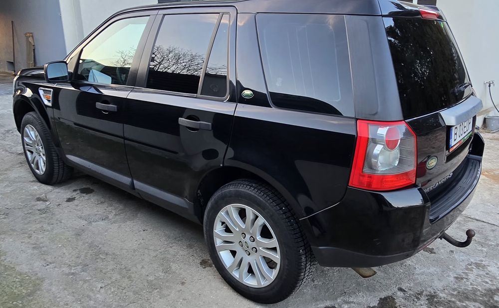 Vând Land Rover Freelander 2, motor 2.2 TD4e (153 CP), tracțiune integrală 4x4 permanentă.
