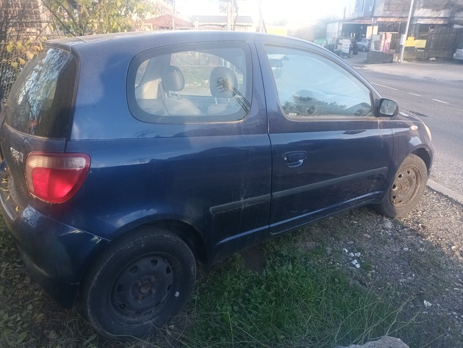 Toyota Yaris 1.0 vvti na casti