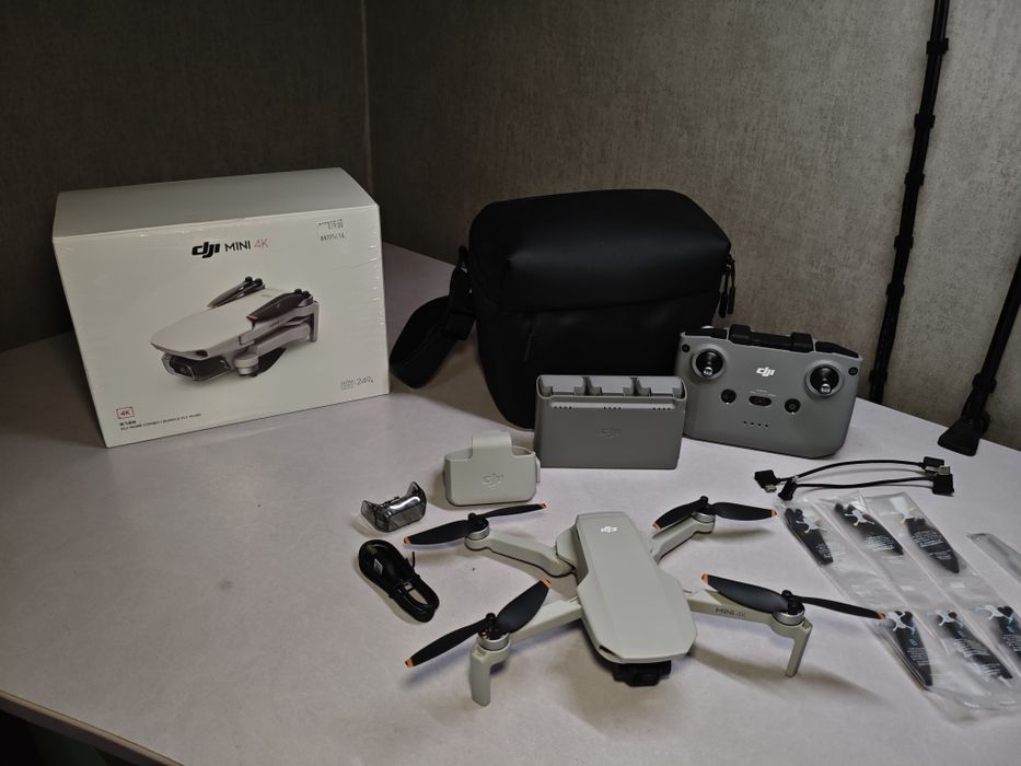 Дрон dji Mini 4k fly more combo плюс карта памет 128GB
