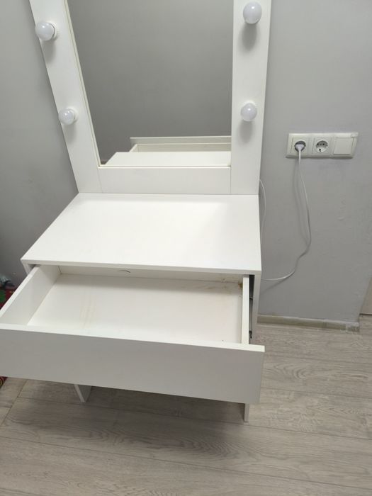 Визажный столик  40000 тг