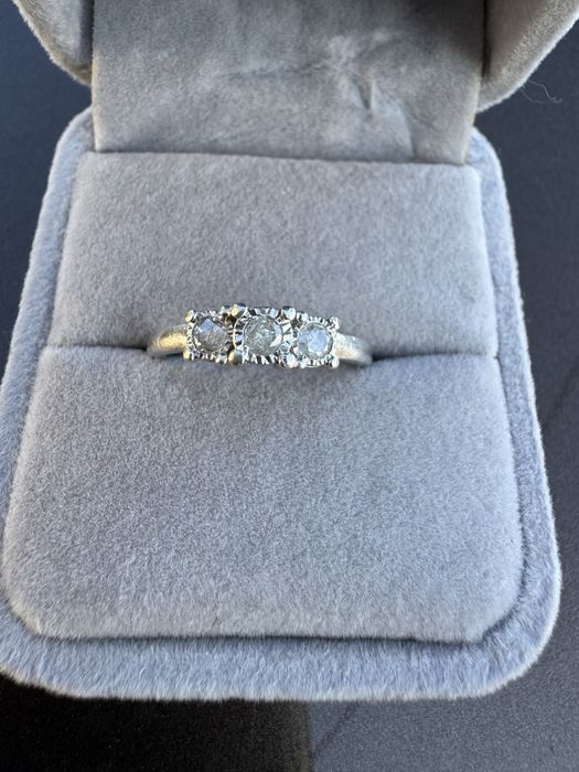 Inel din argint si diamante