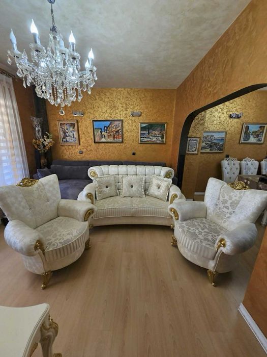 Продавам холова гарнитура