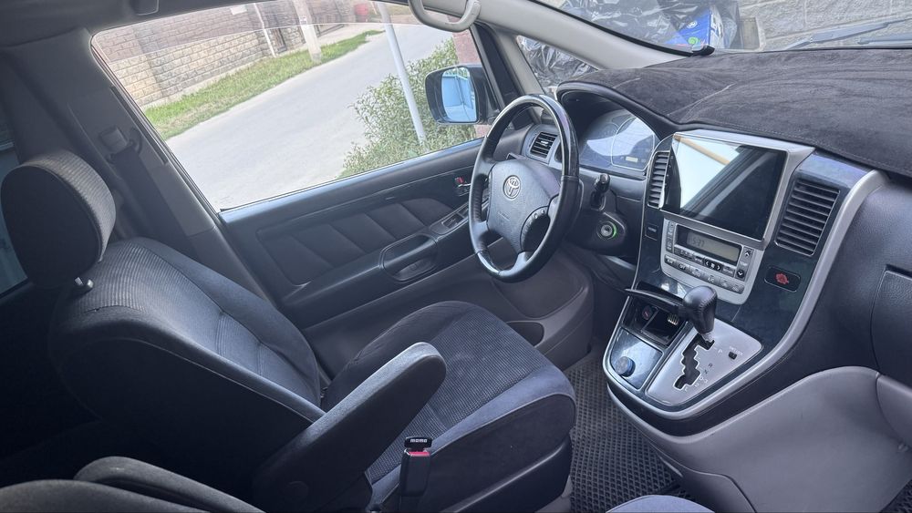 Альфард 2004 года