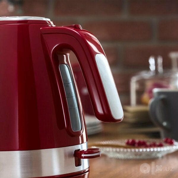 Электрочайник DeLonghi KBLA2001. R красный