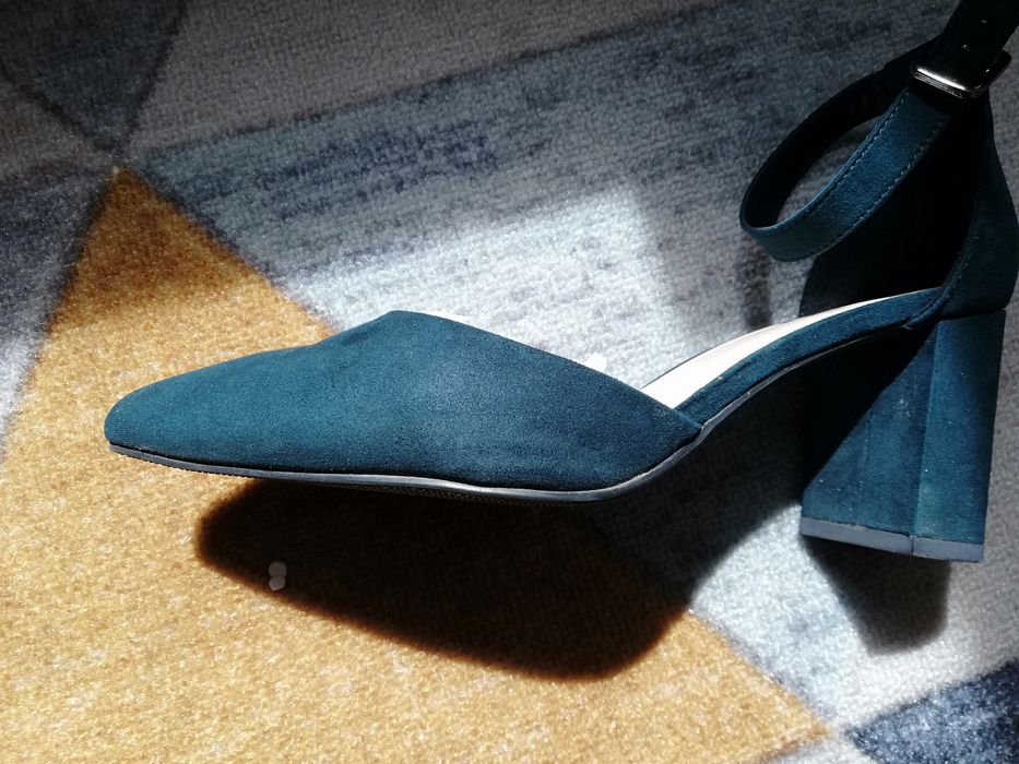 Продам женские туфли