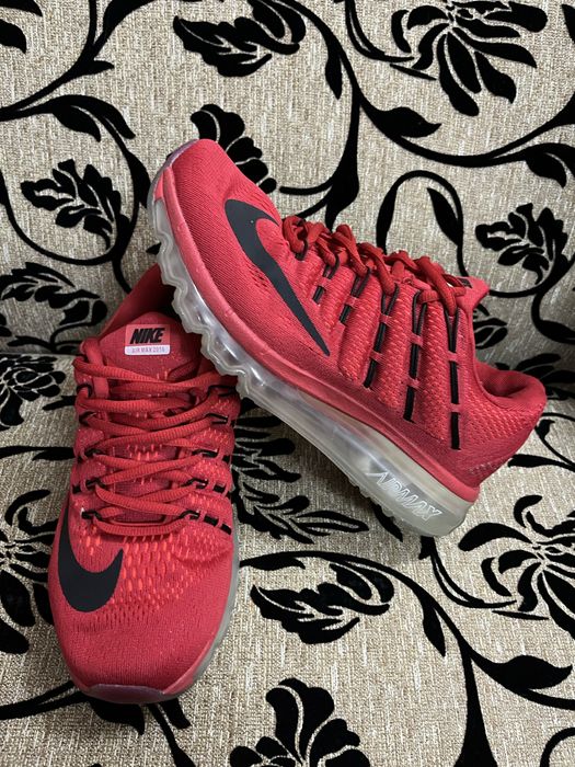 adidasi Nike Air Max !