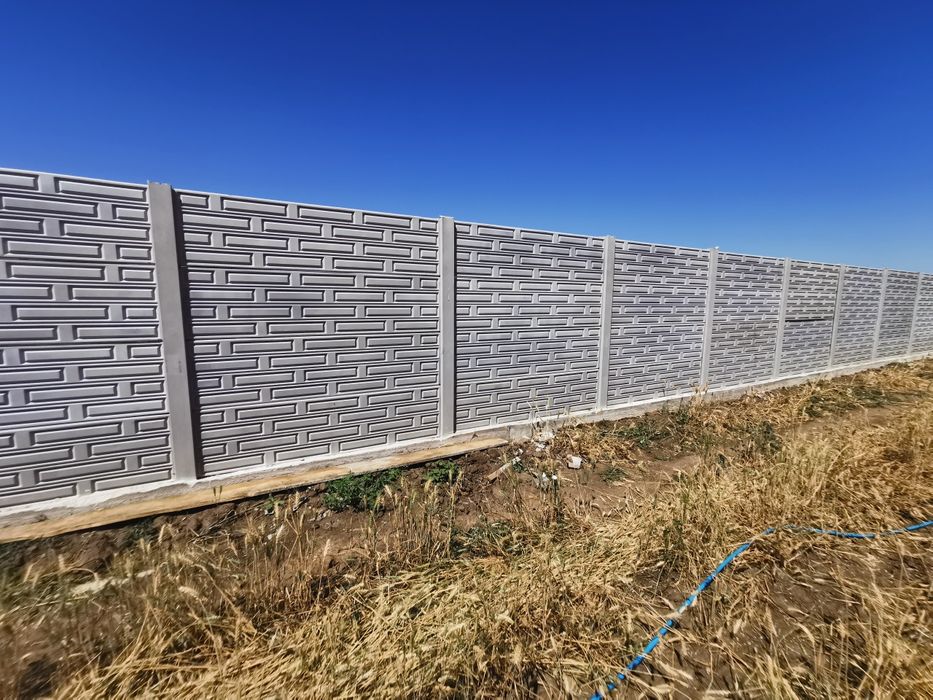 Gard din plăci și stâlpi prefabricate din beton armat și serviciu mont