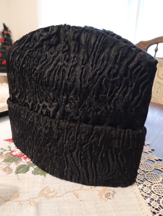 Căciulă astrahan Noua