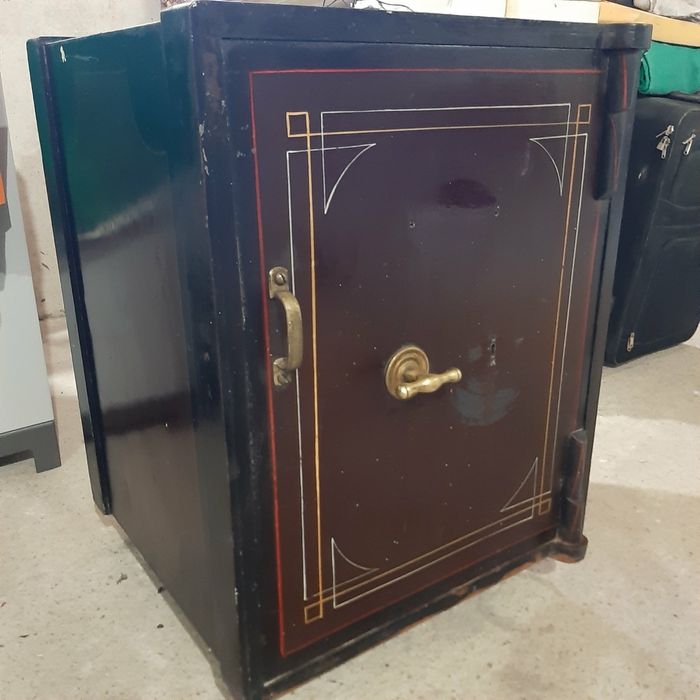 Огромна Каса сейф антика