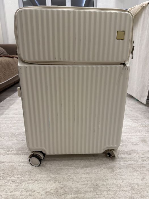 Отдам бесплатно чемодан