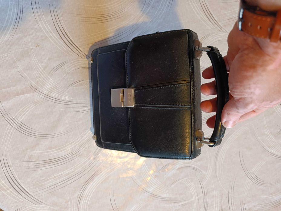 Елегантна кожена чанта PETEK – Стил и качество в едно