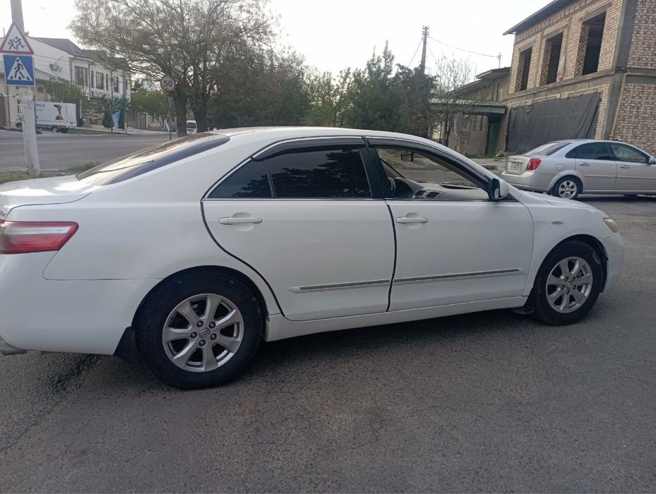 Toyota Camry 40tali sotiladi