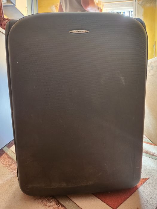 Куфар Eminent черен