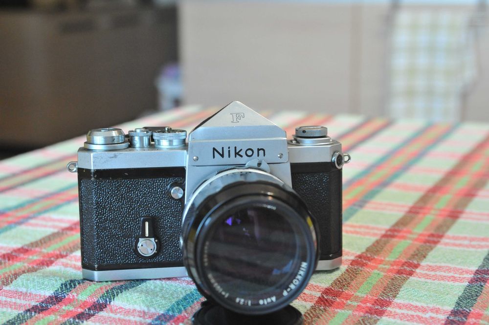 Nikon F + Nikkor P- auto 105/2.5